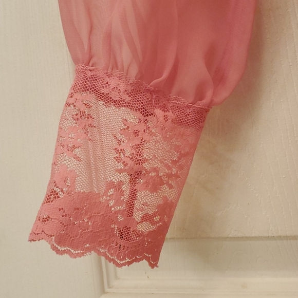 Full length women's lacy dress - Picture 4 of 5